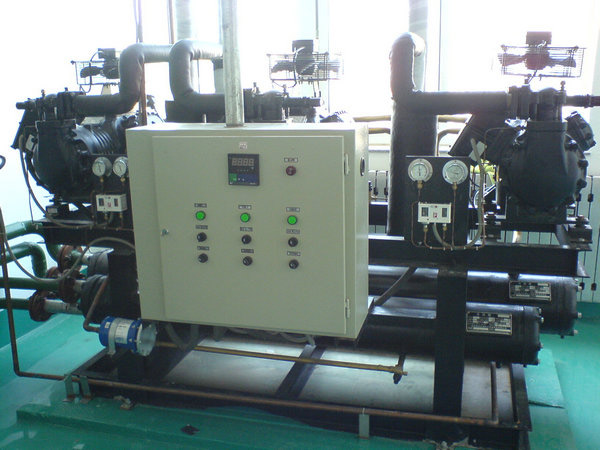 三機(jī)頭半封閉并聯(lián)機(jī)組